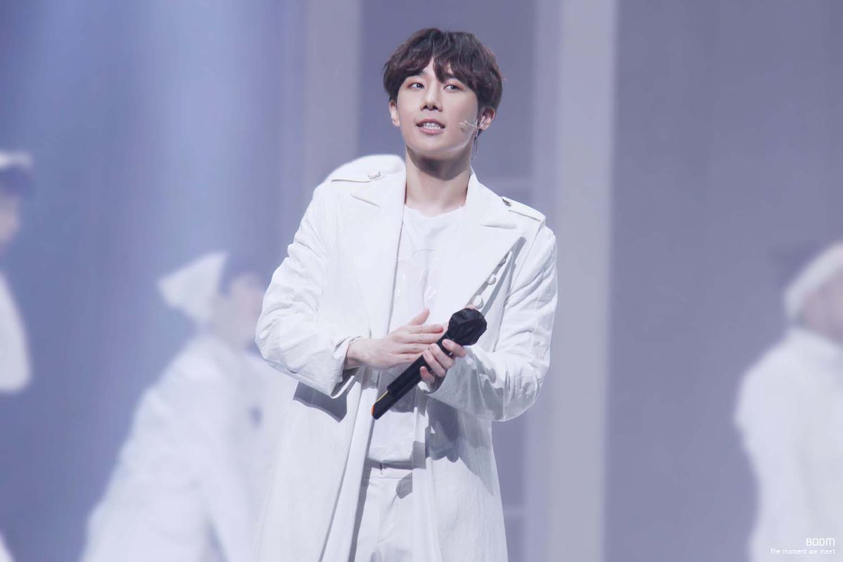 210824 #광화문연가 커튼콜데이 #성규 #김성규
고운 그대 손을 잡고
밤 하늘을 날아서
궁전으로 갈수도 있어