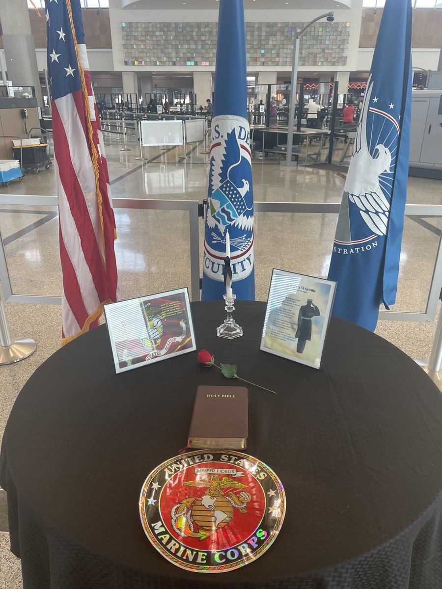 ktrusko's tweet photo. Memorial to the #Marines honor flight at #HOU #hobbyairport  🙏🏻 https://t.co/TZ9ML0Ki95