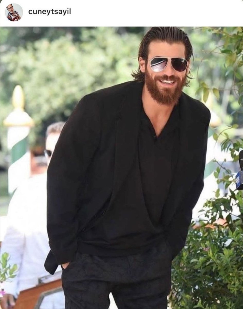 BeaSolete's tweet photo. Felices y orgullosos de Can 🤩

#CanYaman  
#CanYamanBestMovieAward https://t.co/V4KmPXV0Gd
