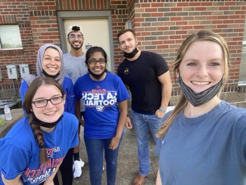 LATechKines's tweet image. Dog Haul Day 3 ! Kinesiology representing and making new friends!!!