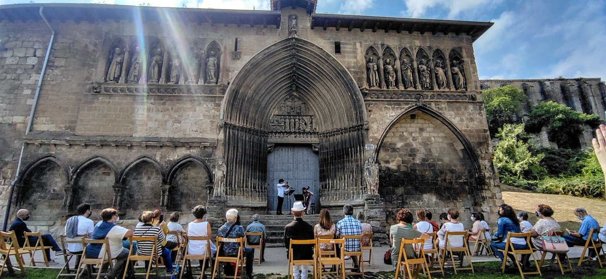 raquelandueza's tweet photo. Exitazo de la nueva sección «En Camino», dentro del marco de la 52ª Semana de Música Antigua de Estella. 
⭐@AnacroniaEns (monasterio de Iratxe)
⭐Allettamento (iglesia del Santo Sepulcro)
⭐El Parnasillo (ermita de Villatuerta)
#52SMADE #estrellasenelcamino #cultura #patrimonio https://t.co/HEls7nifht
