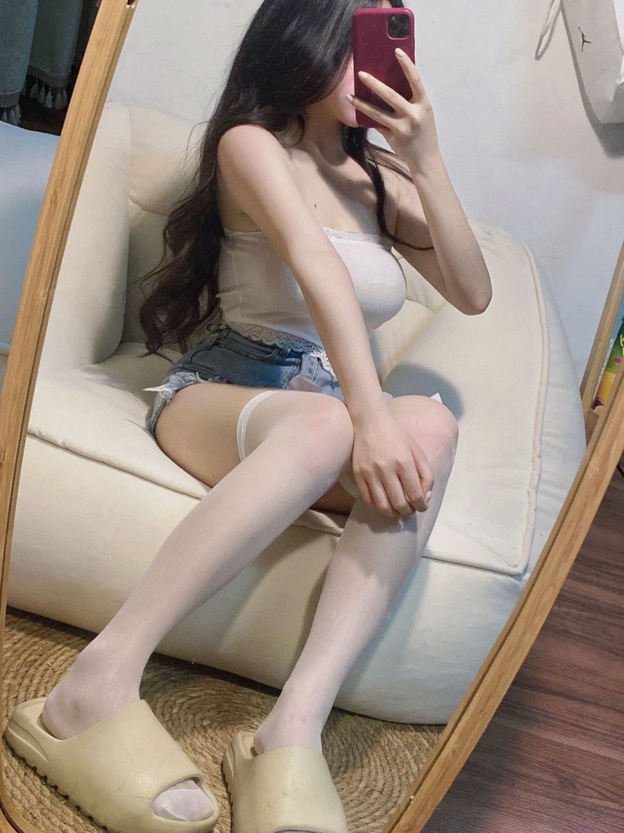 WenRou3_'s tweet photo. 有没有喜欢白丝的，给你个机会半分钟内把它撕烂，做到了今晚什么都听你的 #白丝控 https://t.co/HX62hoPxzx