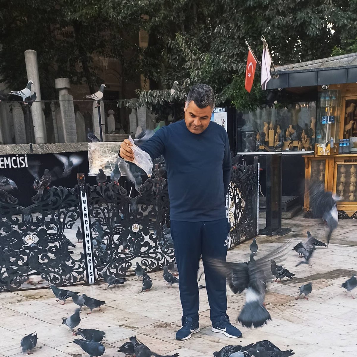 Çoğu zaman bir dakikalık sabır, binlerce dakikalık pişmanlıktan kurtarır.
Bir dakika. Aziz Sancar.