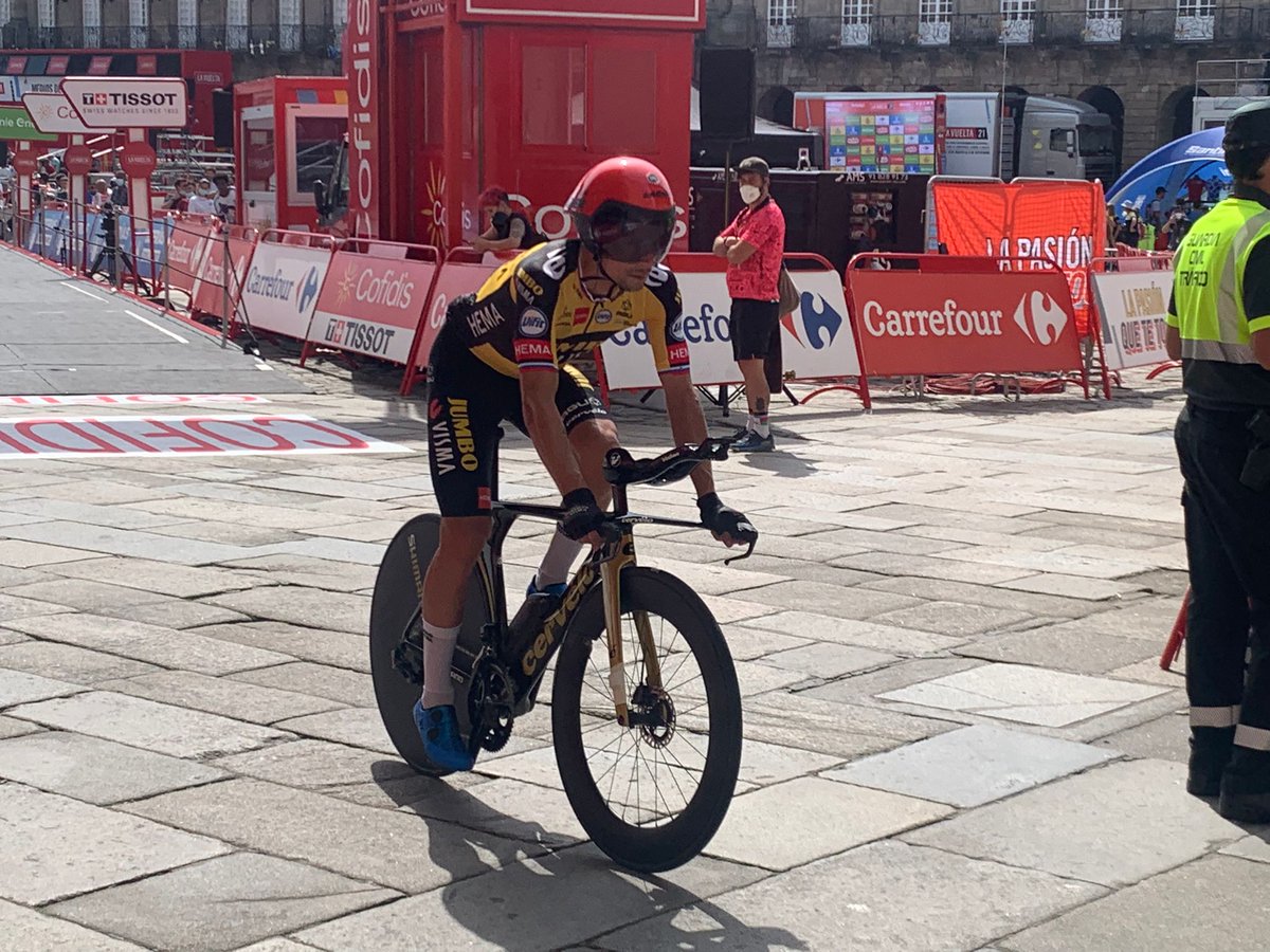 Scopeproduccion's tweet photo. ¡Grabando en Santiago de Compostela con @CarrefourES y #LaVuelta ! En las imágenes, también el líder de la misma, Primož Roglič @rogla
#ContentCooks #YesWeCook https://t.co/wOALaGRm6m