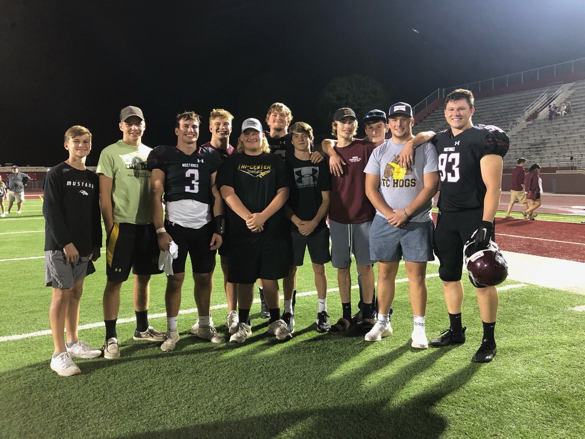 Football family…#Trojans #Mustangs