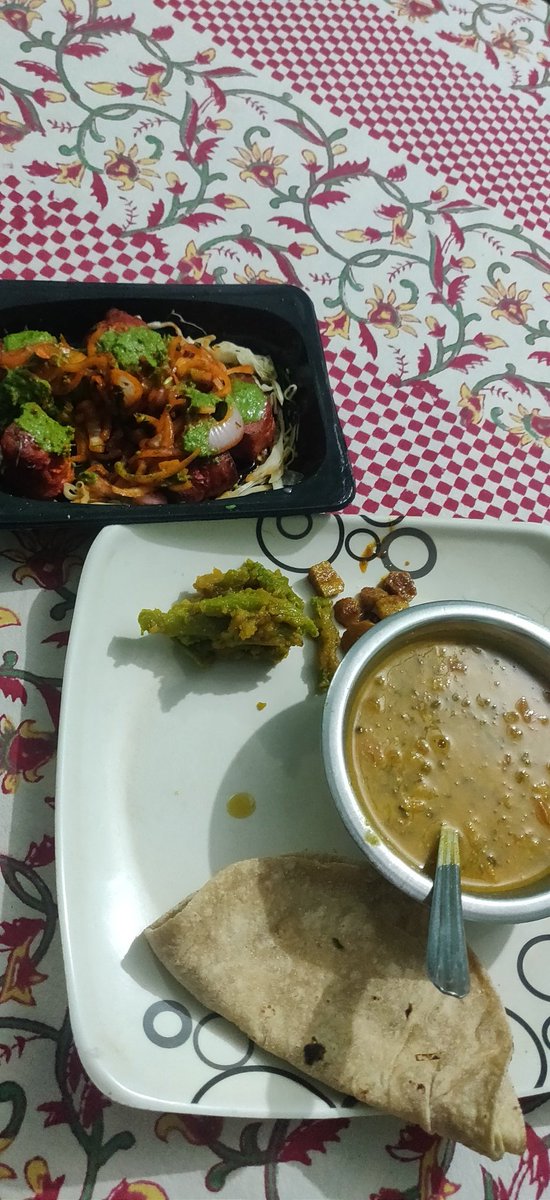 Aaj dinner thoda high calorie 😬😬😬
Soya tikka,2roti,25g bhujia and dal
Mishti doi in desert 🤤🤤🤤🤤🤤