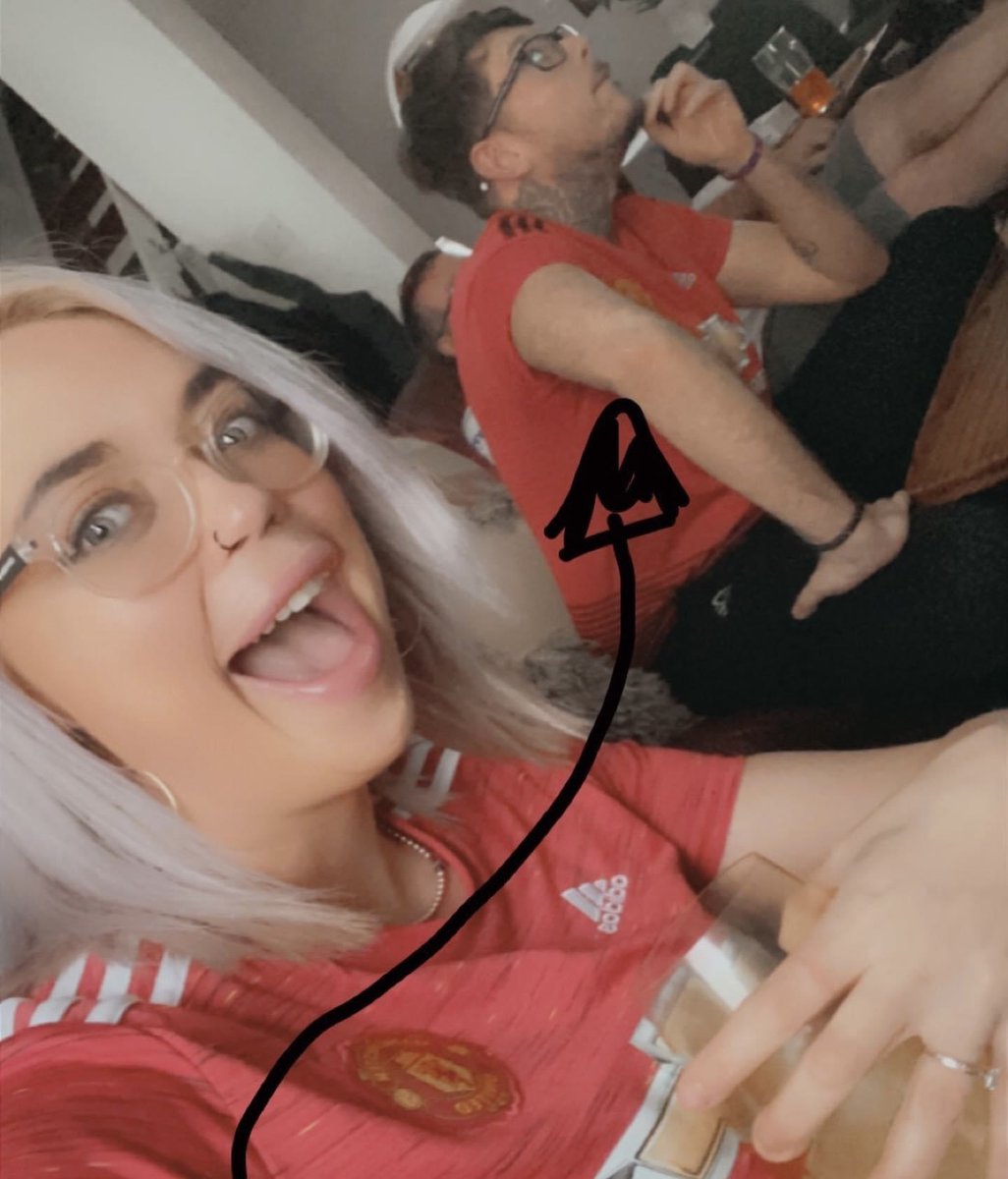 LisaMeows's tweet photo. So the fella has announced for his bf he wants me to #catfight a #liverpool chick in a #LiverpoolFC top, whilst I wear my #utd one. Can probably put up a bit of cash if anyone is interested? #rulescatfight #cash #utdvsliverpool https://t.co/H50Uh4TfHR