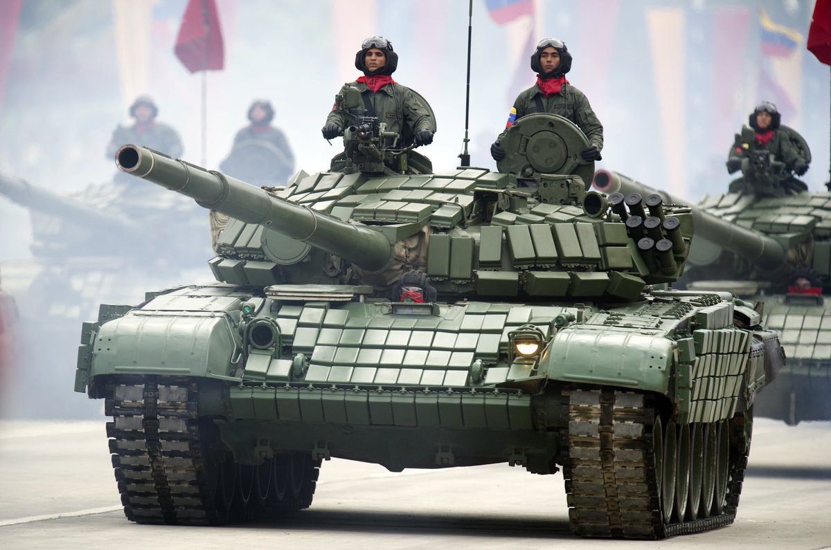 mpatricia_m's tweet photo. Los TANQUES de guerra que compra la dictadura en #Nicaragua // los tanques de oxígeno que necesita el pueblo. https://t.co/I0Mqyy3zLp