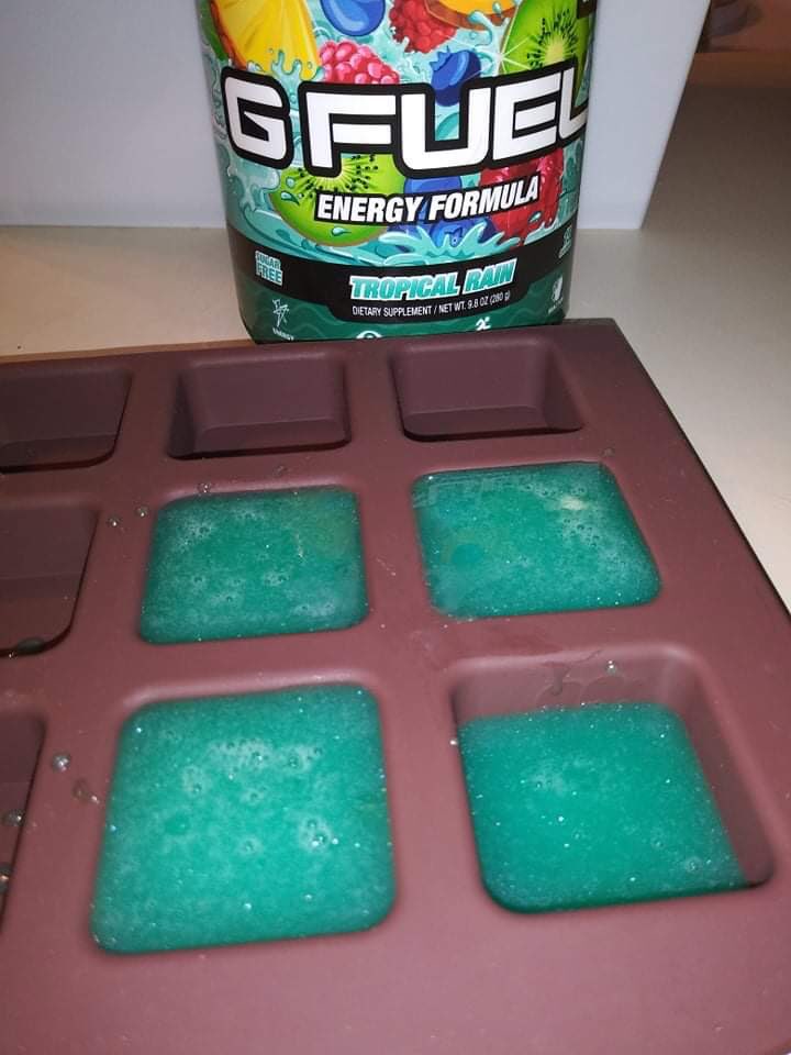 KaffinatedK's tweet photo. Made my fav flavor of @GFuelEnergy into yummy gummies for when I’m on the go. Yes, they have glitter because they are magic! https://t.co/rTZJCgqcbM