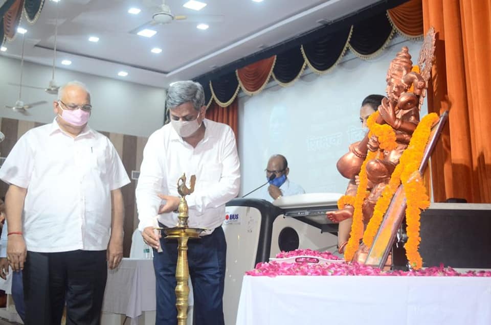 RajeshProf's tweet photo. Today, I am feeling very happy as on the teacher’s day 5th Sept.2021, I successfully completed my 1 yr tenure and I gave awards to 153 teachers of the University, Aided &amp; Affiliated Colleges of Gorakhpur. https://t.co/K6f5n8D2EQ