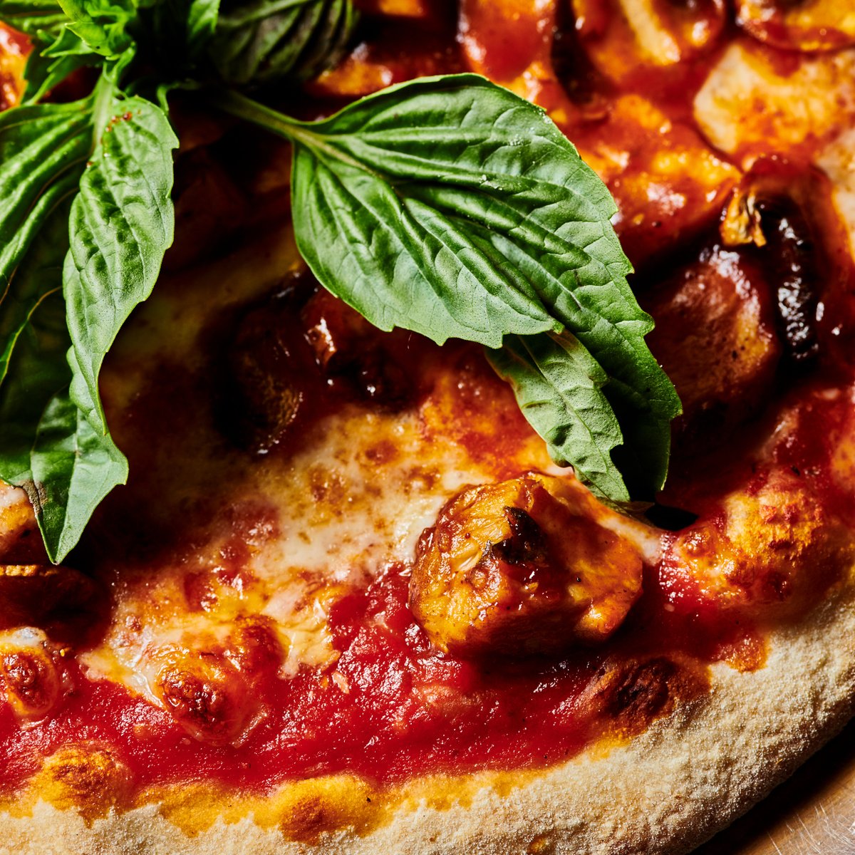 tipsynomadnyc's tweet photo. Every 🍕 pie can be a personal one, right? (Asking for a friend.) #TipsyNomad
•
•
•
•
#tipsynomad #nomad #nomadeats #nycfoods #nyceats #nycpizza #pizzaofnyc #bestpizza #brickovenpizza #pizzaslice #barfood #barsnacks #bestbarfood #sliceofpizza #favoriteslice #pizzaandbeer https://t.co/6PAiEaOWrJ