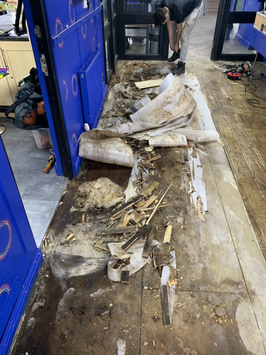 Massive thank you to the 2 lads from @KSSPS_CP Staines,who stayed on till 6pm Sat to make sure the new floor was completed in time for the opening of the Youth club at Hersham. What a fantastic job start to finish in 1 day !! #givingback #probationworks