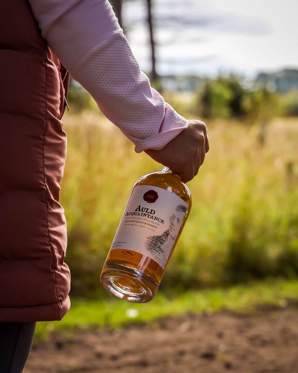 Is there anything better than exploring what Scotland has to offer with friends and the promise of a dram at the end of the day? Auld Acquaintance is a beautifully balanced blend that is made for enjoying with people close to you whilst exchanging stories