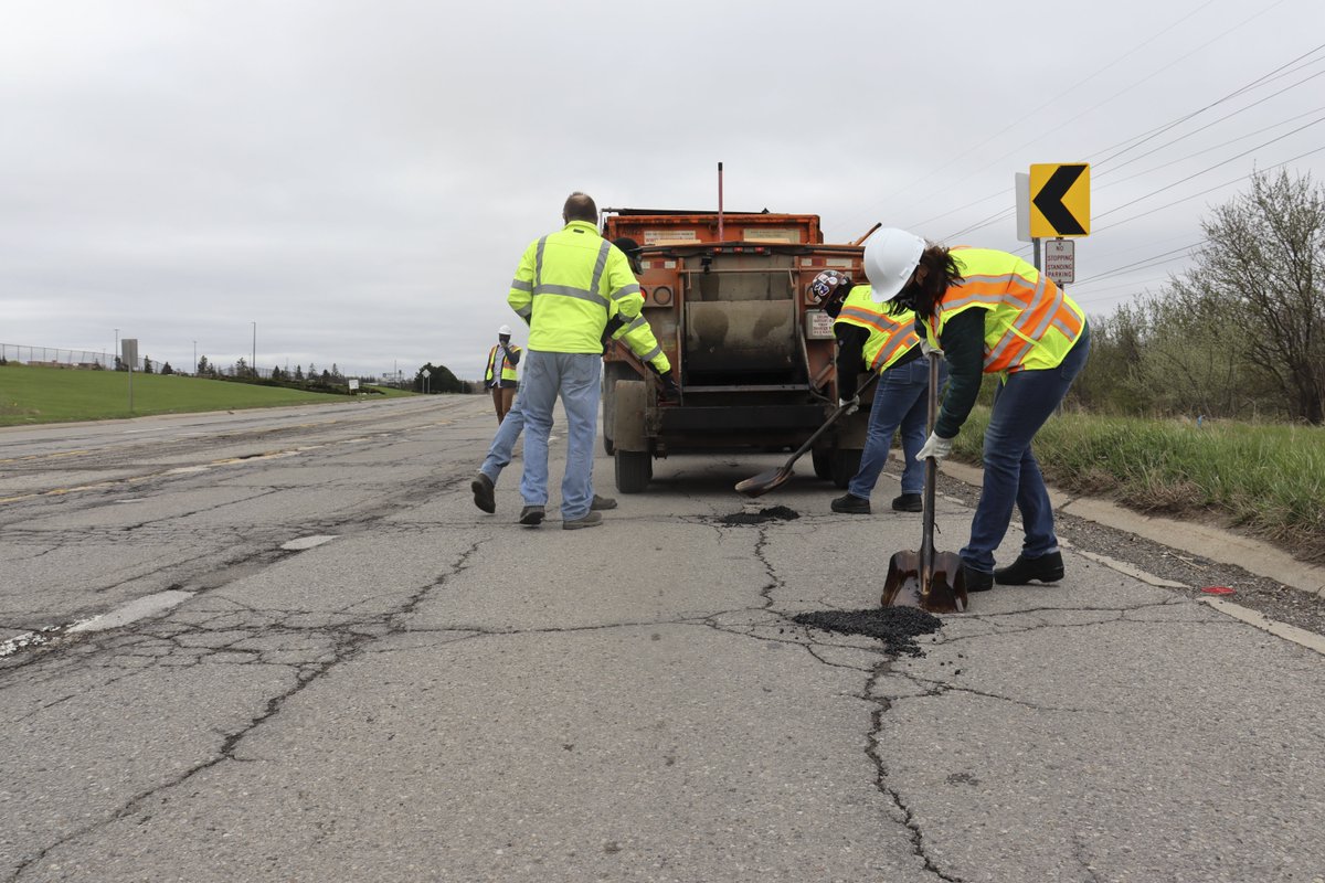 gretchenwhitmer's tweet photo. Have I mentioned recently that we're #FixingTheDamnRoads? https://t.co/fKRTrUz38Z