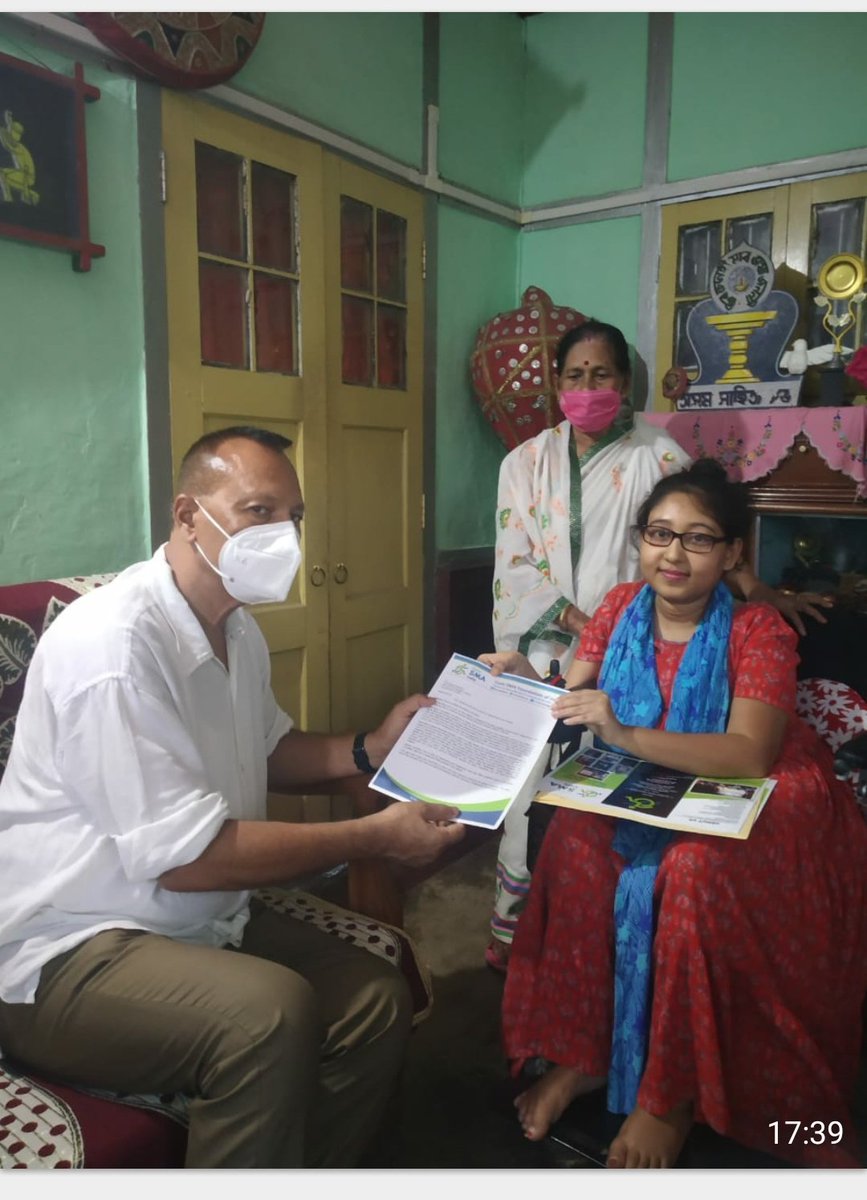 curesmaindia's tweet photo. Heartfelt gratitude 2 @pradyutbordoloi Sir, h'ble MP frm Nagaon, Assam 4 visiting n supporting ur #SMArtWarrior n Assam co-ordinator @Sarmisthaprita1 n gifting her wid life saving eqpmt Oxygen Concentrator.V hope she gets access 2life saving medicine #Everysdi by @Roche asap🙏 https://t.co/KpzZxJGp9k