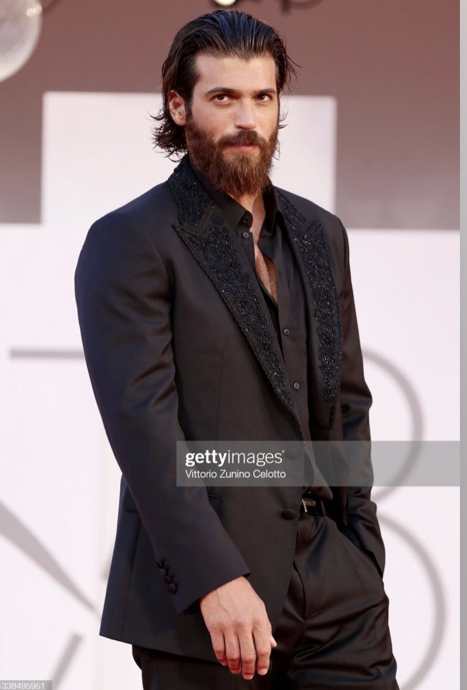 Lusilu0's tweet photo. THE MOST HANDSOME AND ELEGANT MAN ALIVEEEEEEEE 

🖤🖤🖤🖤🖤🖤🖤🖤🖤

#CanYaman
#Venice78 https://t.co/5kEyzgnlZo