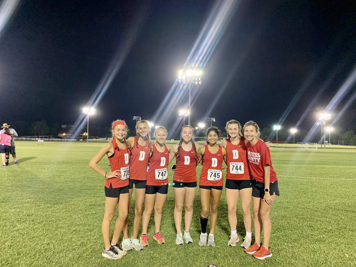 SydneySettle's tweet photo. It was an exciting night of racing at Memphis Twilight. Girls placed 3rd in a close race, with several PRs set🌟🐾 https://t.co/hTBm2bsmZG