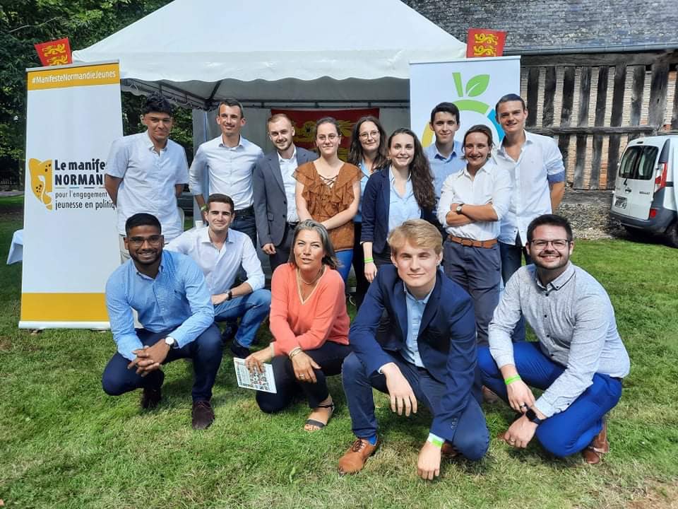 Ax_Franck's tweet photo. Fête de la pomme 2021 🍎🍏 Superbe journée aujourd’hui avec les @LJNConquerants à l’occasion de la rentrée politique de @Herve_Morin en présence de @vpecresse ! C’est parti pour une nouvelle année qui s’annonce chargée ! https://t.co/JLffFGjGQ8