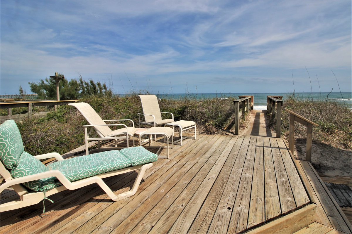 AccessTheBeach's tweet photo. #RentalSpotlight - 'Wave To Cool' - Surf City

'Wave To Cool' is a 4 bedroom, 2 bath oceanfront getaway that sleeps 12 guests and offers a perfect location for families looking to catch some waves, sun rays, and lounge in the sand for days! With an outd... https://t.co/wbKpj1JqS3 https://t.co/xoZQcD1B1h
