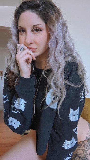 If I can get 10 new subscribers today I'ma post a solo video to the feed for free  (ꈍᴗꈍ)&epsilon;｀*)  https://t