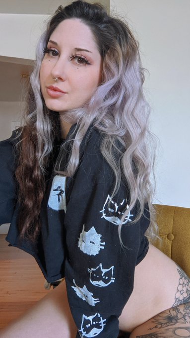 If I can get 10 new subscribers today I'ma post a solo video to the feed for free  (ꈍᴗꈍ)&epsilon;｀*)  https://t