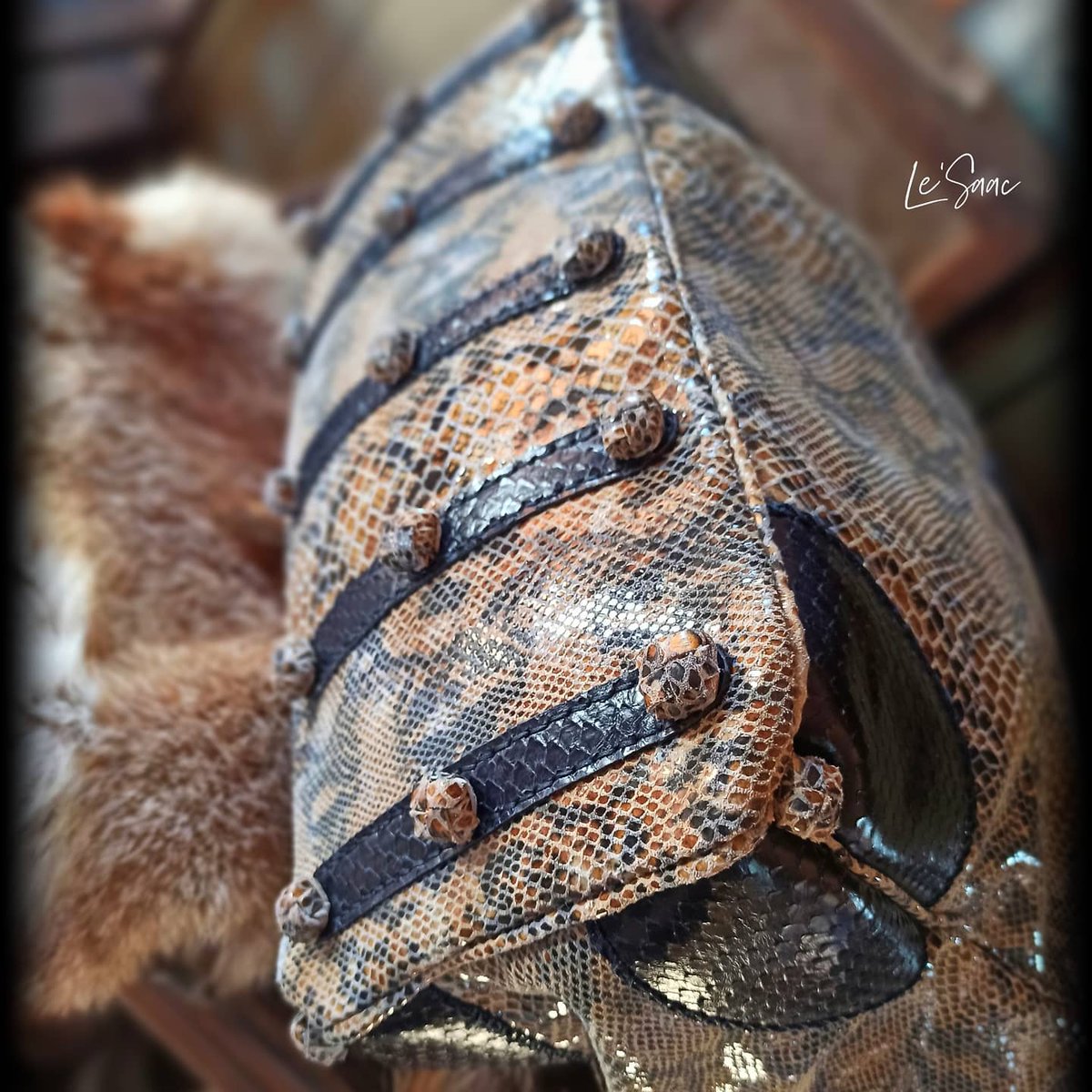 le_saac's tweet photo. 💼Leather ᴛʀᴀᴠᴇʟ bag💼
Handmade!!!🤘𝚃𝚘 𝚘𝚛𝚍𝚎𝚛!!!
Unique👌

#leatherproducts #leatherworks #crafts #leathercraft #leather #bags #sac #handwork  #handmade #unique #aristocratbags #handmadecrafts #yourdream #bag @le_saac #style #unique #leatherbag  #travelbag https://t.co/la7gm37YX2