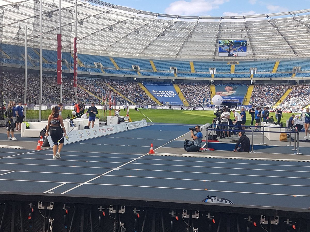 TopatletiekLive's tweet photo. Vandaag in Polen de ijzersterke Continental Tour Gold 'Silesia Memoriał Kamili Skolimowskiej' in Chorzów met drie Nederlanders:
4. Ramsey Angela 49.20/#400mhrd (PR 49.07)
7. Jochem Dobber 45.97/#400m (PR 45.07)
8. Liam van der Schaaf 13.93/#110mhrd (PR 13.61)
📸 Alfons Juck https://t.co/4t8ji1dVmp
