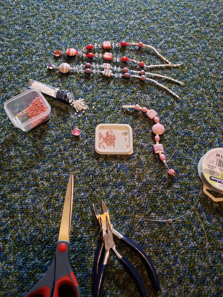 I can actually work today!! And finally figured out the design. #beadjewelry #jewelry #necklace #beadstringing #happyplace #peaceofmind #randb #music #zoned