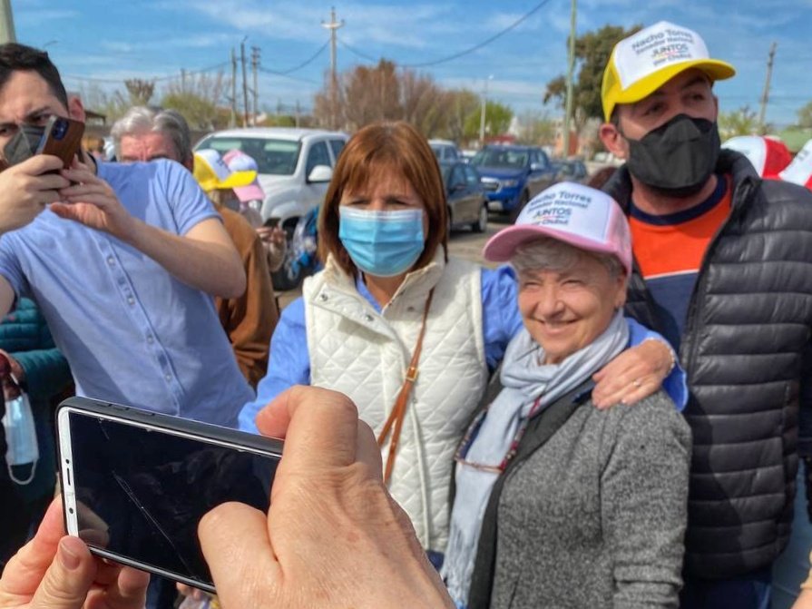 PatoBullrich's tweet photo. Estamos frente a una realidad que se ve en toda su dimensión.  @NachoTorresCH es precandidato a senador nacional y con él vamos a trabajar para recuperar el progreso que supo tener Chubut. ¡Ese progreso lo vamos a alcanzar con la fuerza que representa al sueño argentino! https://t.co/Qqwbhc6crL