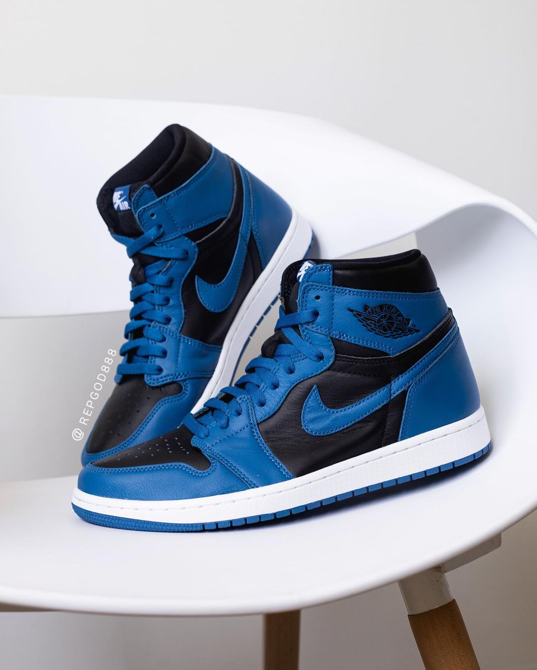 Nike Air Jordan 1 Mid Blue