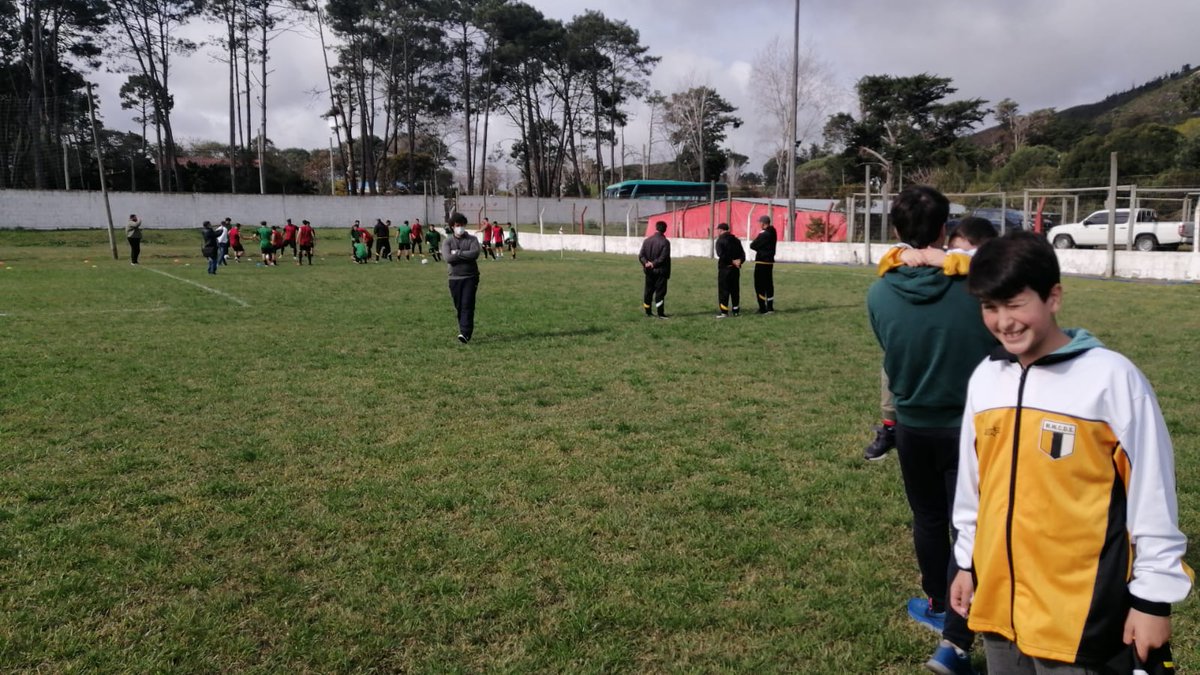 En 5 minutos arranca en el Anselmo Meirana de Piriápolis. <a href="/piriapolisfc/">Piriápolis Fútbol Club</a> vs <a href="/melowanderers03/">Melo Wanderers</a>. Arriba #decanodelinterior. #CopaOFI