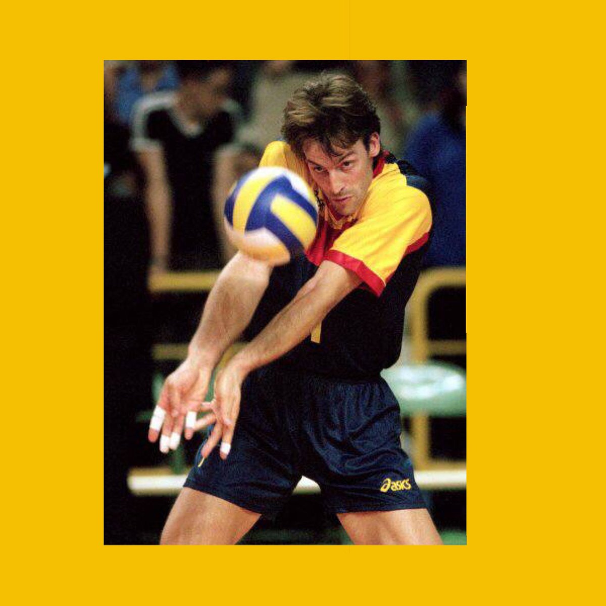 🏐 ¿Qué fue de…? 

Pista: Este tío era la leche. Y todo un 🐂. 

En #10000PASOSPODCAST te traemos hoy un nuevo HILO deportivo (que no de pesca).🧵🏐