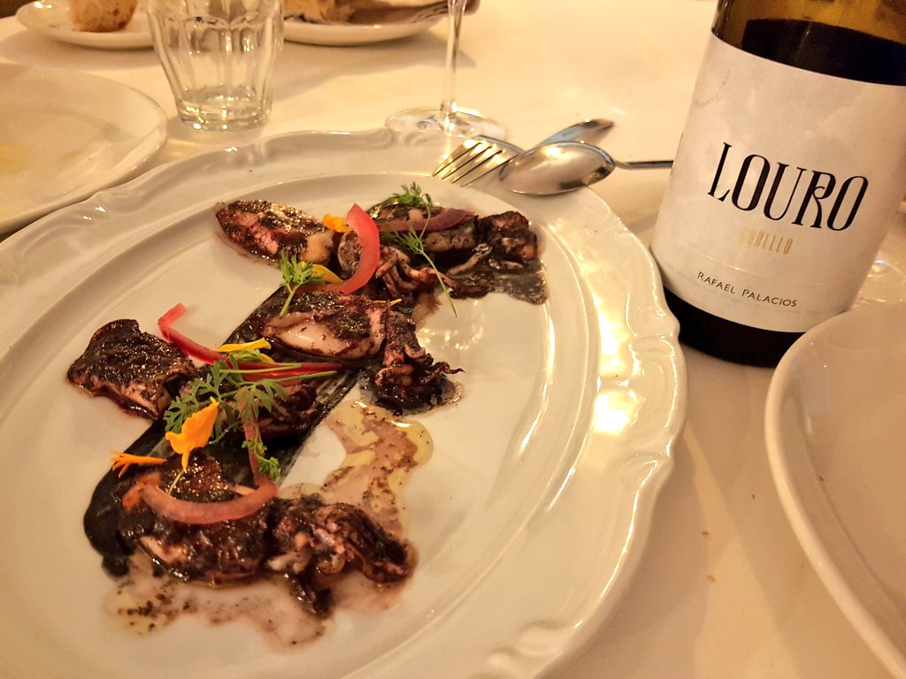 Fantástico Quinqué de <a href="/carlosgriffog/">Carlos</a>, #Madrid
Medias raciones
Buen servicio de sala
Excelentes escabeches como los mejillones y la codorniz
Chipirones de anzuelo muy sabrosos
Un fresco y mineral Louro de <a href="/Vino_rpalacios/">RAFAEL PALACIOS</a>, <a href="/CRDOValdeorras/">D.O. Valdeorras</a>
#Vino #winelover #Gastronomía