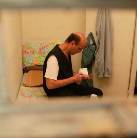 #سمير_جعجع عم يحاضر بلعفه وهوي أجرم خلق الله
#القوات_تاريخها_أسود
#الخراب_من_معراب