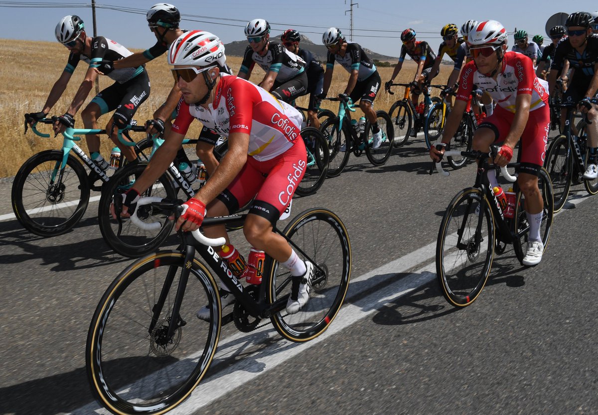 TeamCOFIDIS's tweet photo. RT si tu penses que @RochasRemy a été un coéquipier modèle pendant trois semaines et un atout important auprès de Guillaume Martin. Il termine 15e du classement général 💪

📸 @GettySport &amp; @PaulineBallet https://t.co/K8XY83lS2v