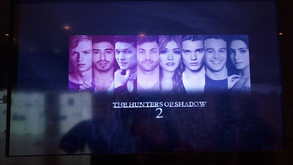 criss_flori's tweet image. this #Shadowhunters rewatch made me miss cons☹️
it was so much fun, a whole weekend being surrounded by people who loved the same thing...for 2 days nothing else mattered 
#THOS2 #THOS3 #THOSbe