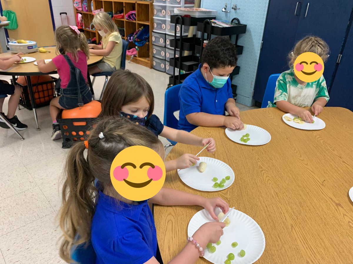 AMcCubbinTeach's tweet photo. Two words we have been focusing on the past 2 weeks: “collaboration” and “contribution”. Students have discovered what these words mean by making name salads, creating table group names/posters, solving picture puzzles, and making friendship salad. https://t.co/KnEl7Yjhhg