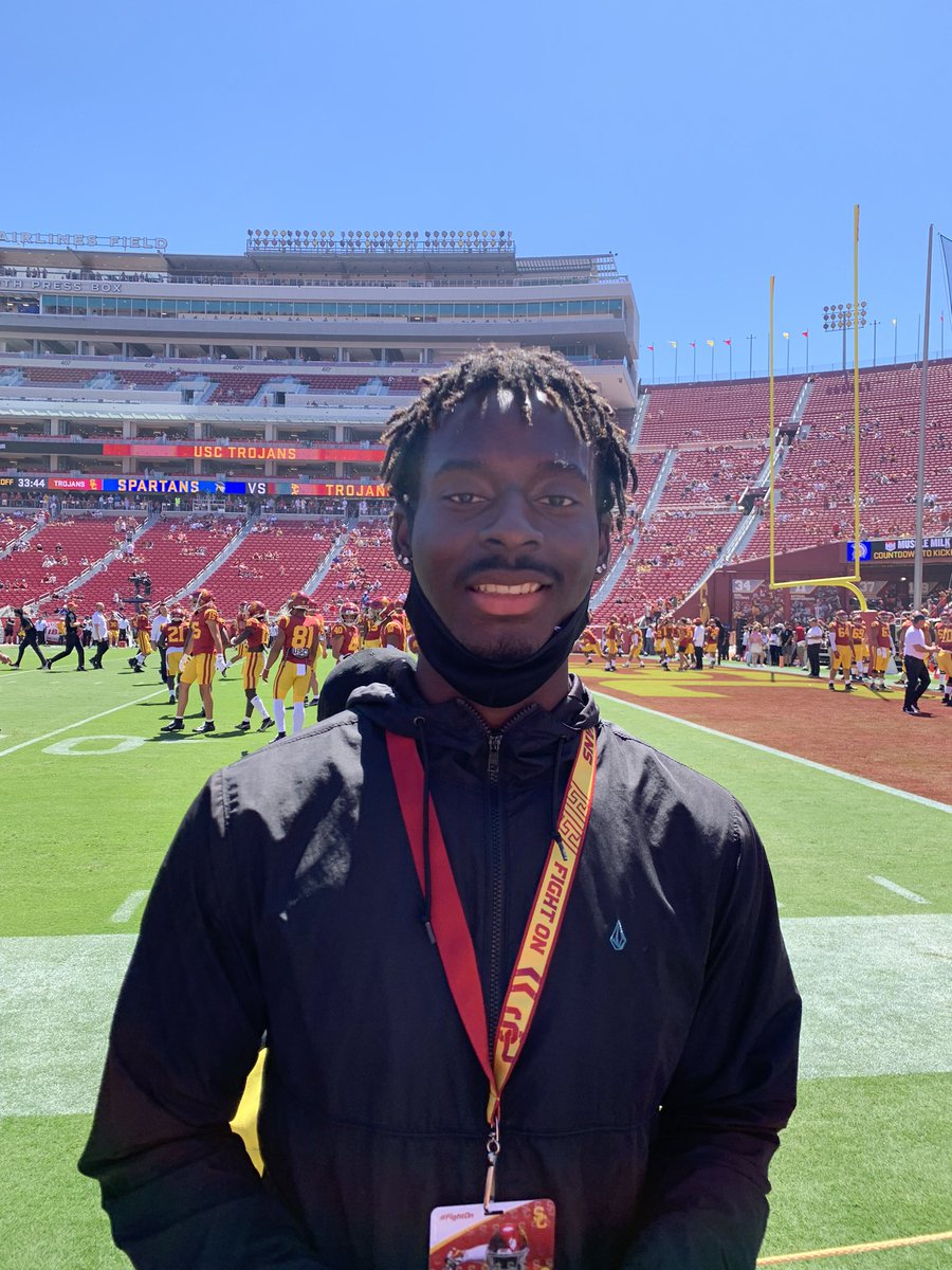 Thanks for a great time #FightOn @USC_FB @USCCoachHelton @kearycolbert @MWCherrington @_meganmueller @Paul_Fox_ @ColinPritts @Jai_Choudhary1 @robertroh99