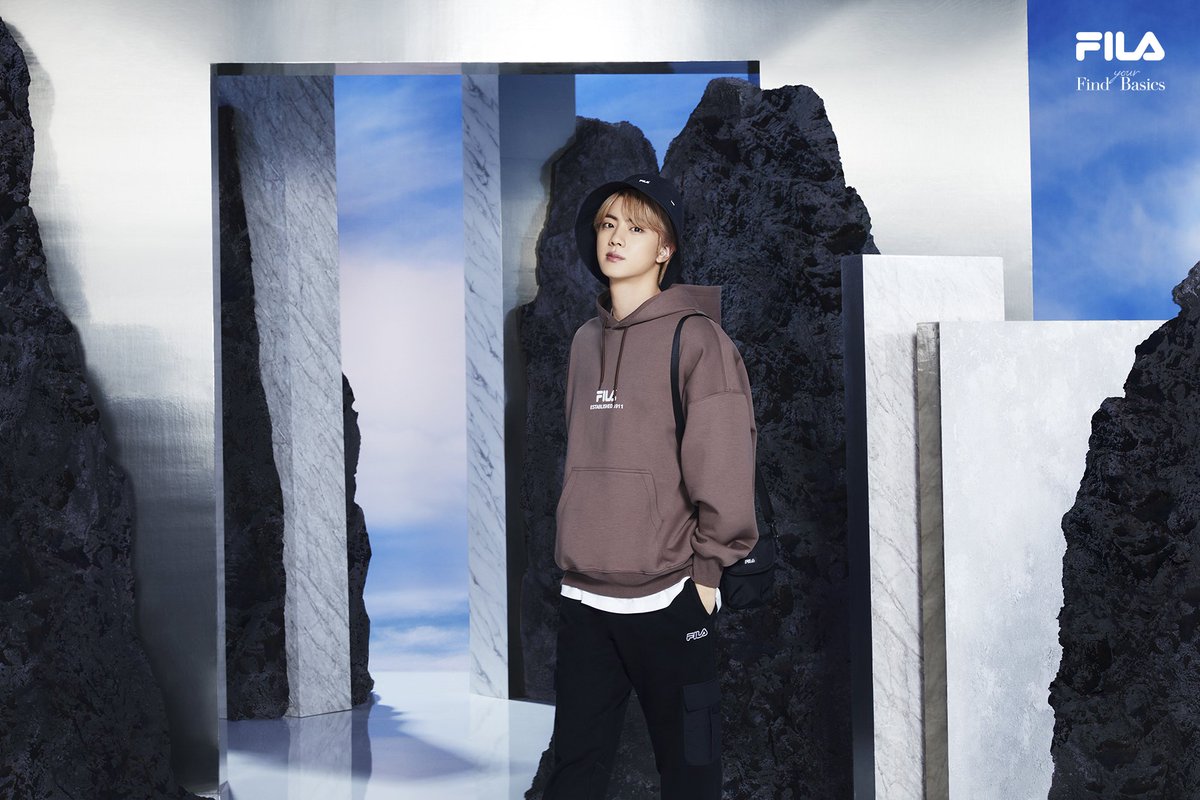 Starkookies1's tweet photo. Jin looks so handsome 💜💜💜💜💜💜💜💜💜 #JIN #방탄소년단진 #FILAxBTS #findyourbasics https://t.co/lHyRmlLJ6q