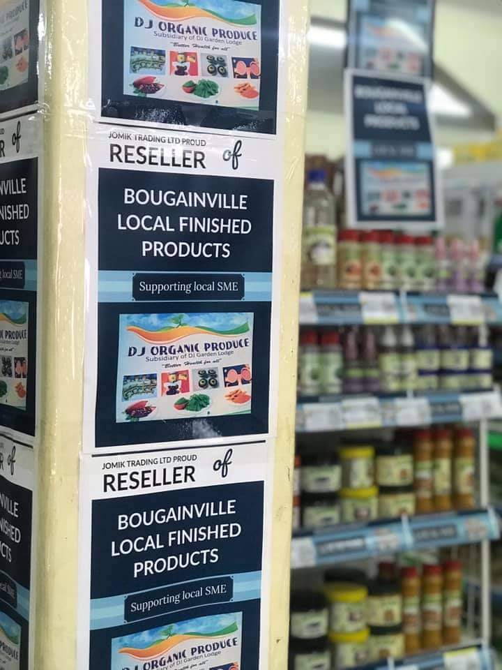 jjKemaroy's tweet photo. A local #Bougainville #supermarket is now selling locally made products. Imagine 20 years ago this was a war-torn Island. 👍🏾💪🏾
PC: Jomik Supermarket Arawa Facebook page. https://t.co/MKeHP9YSe6
