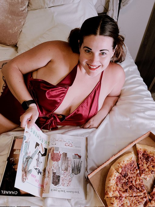 I'm a slut for pizza.....and other things that go in my mouth   Catch my live stream tonight for $3 -<a href="/tag/lingerie"class="tags"><span>#lingerie</span></a><a href="/tag/horny"class="tags"><span>#horny</span></a><a href="/tag/tugtuesday"class="tags"><span>#tugtuesday</span></a><a href="/tag/barelylegal"class="tags"><span>#barelylegal</span></a><a href="/tag/breasts"class="tags"><span>#breasts</span></a>