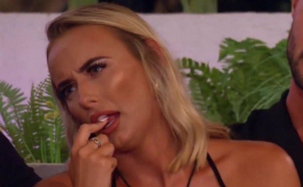 GeorgiaEH17's tweet image. Jake isn’t well that’s quite convenient #loveisland