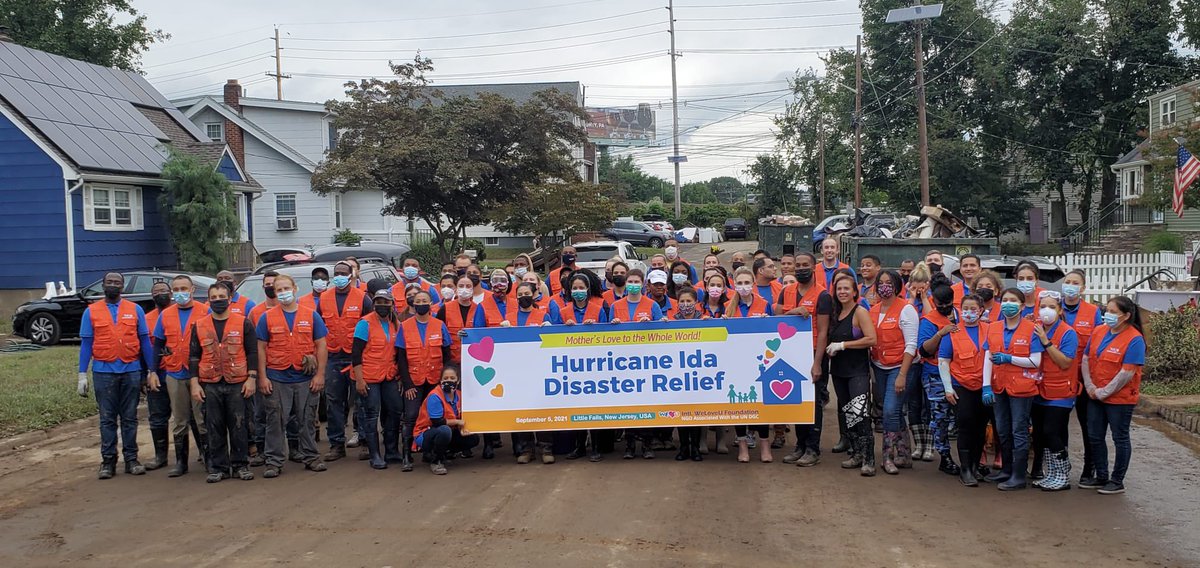 weloveuusa's tweet photo. Rain or shine, WeLoveU will always be there to lend a helping hand to our community. https://t.co/Y0kfbIzmgl