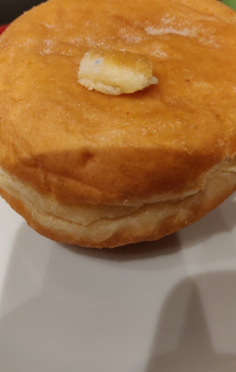 PAnnoyed's tweet photo. @GreggsOfficial it's a pretty basic dessert, but still, it shouldn't have specks of mould growing on it when I bought it today https://t.co/Wcj4oLrUg9