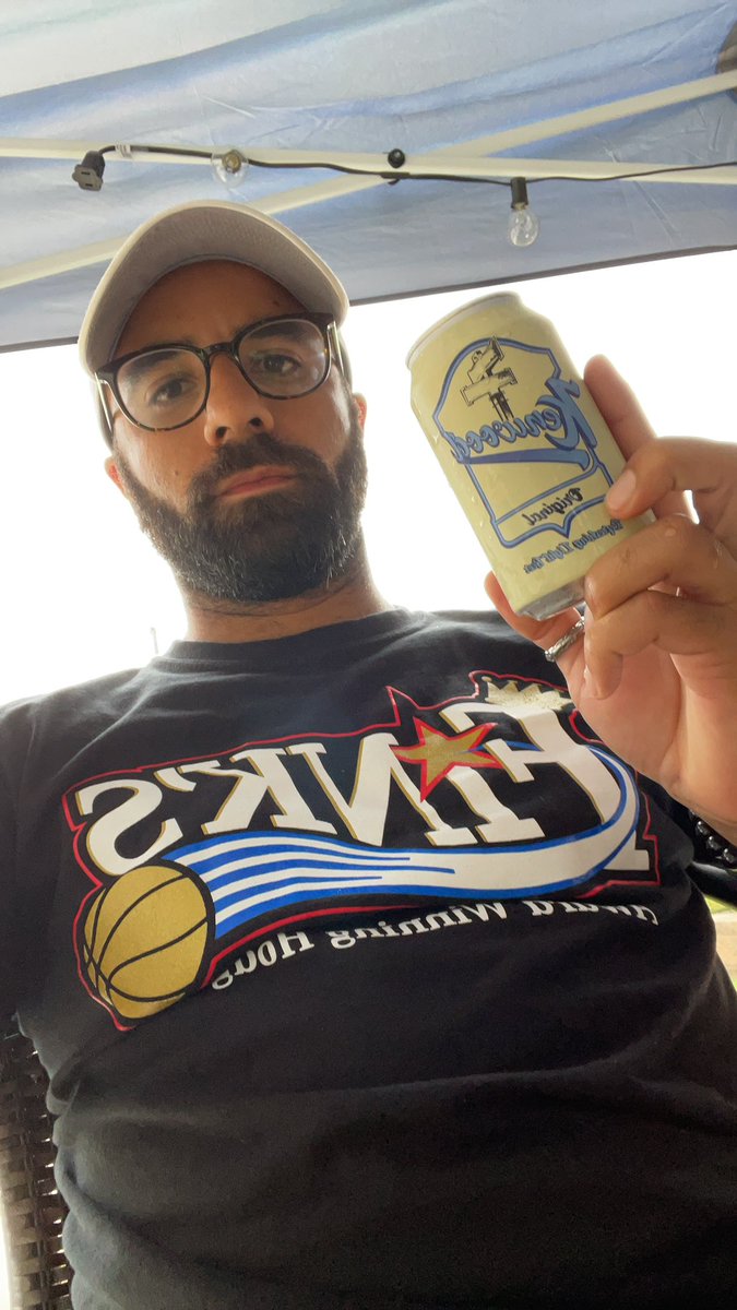 JunkWaxJblack's tweet photo. A whole vibe. #Influencer #supportphilly #phillyvseverybody @kenwoodbeer @Finks_Hoagies https://t.co/7etDUU290b