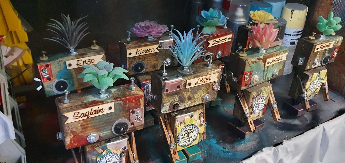 rockabillyrl's tweet image. Each one has a personality. Each one has been made with love. Soon up for adoption....watch this space
#robotbuddy #robotfriend #offcuts #upcycling #junkrobot #handmade #handmadewithlove #woodbot #steampunkart #steampunk #sculpture #model #notatoy #inspirationalquotes