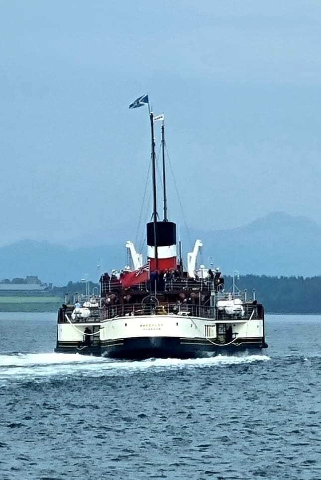 discinverclyde's tweet photo. The @PS_Waverley today with the @cunardline Queen Elizabeth in the background

Thanks to Jim Sandra Wilson for the photos

#DiscoverInverclyde #Greenock #Inverclyde #OnlyInScotland #HameTownTourist #escapetheeveryday #RespectTheDestination #WestCoastWaters #YCW2021 #FirthOfClyde https://t.co/YKhsZcjplN