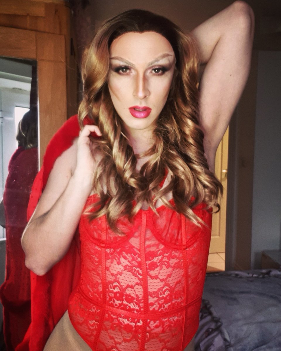 Hello Twitter, I'm finally in you 😘

#dragqueen #drag