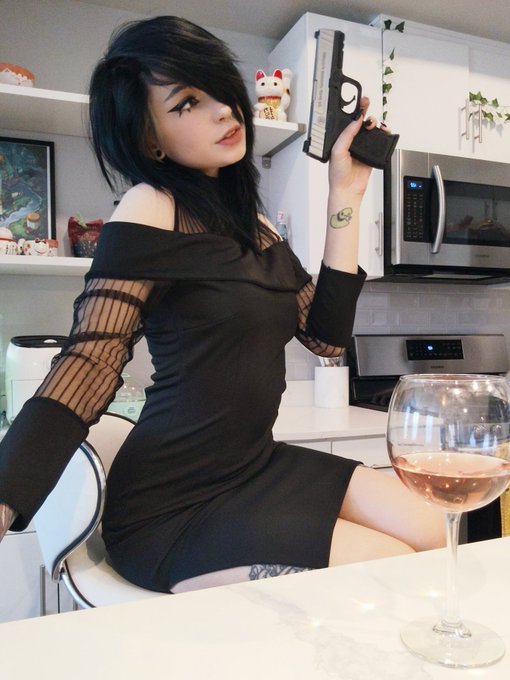 your wife is in the kitchen https://t.co/7SPapSnGQi