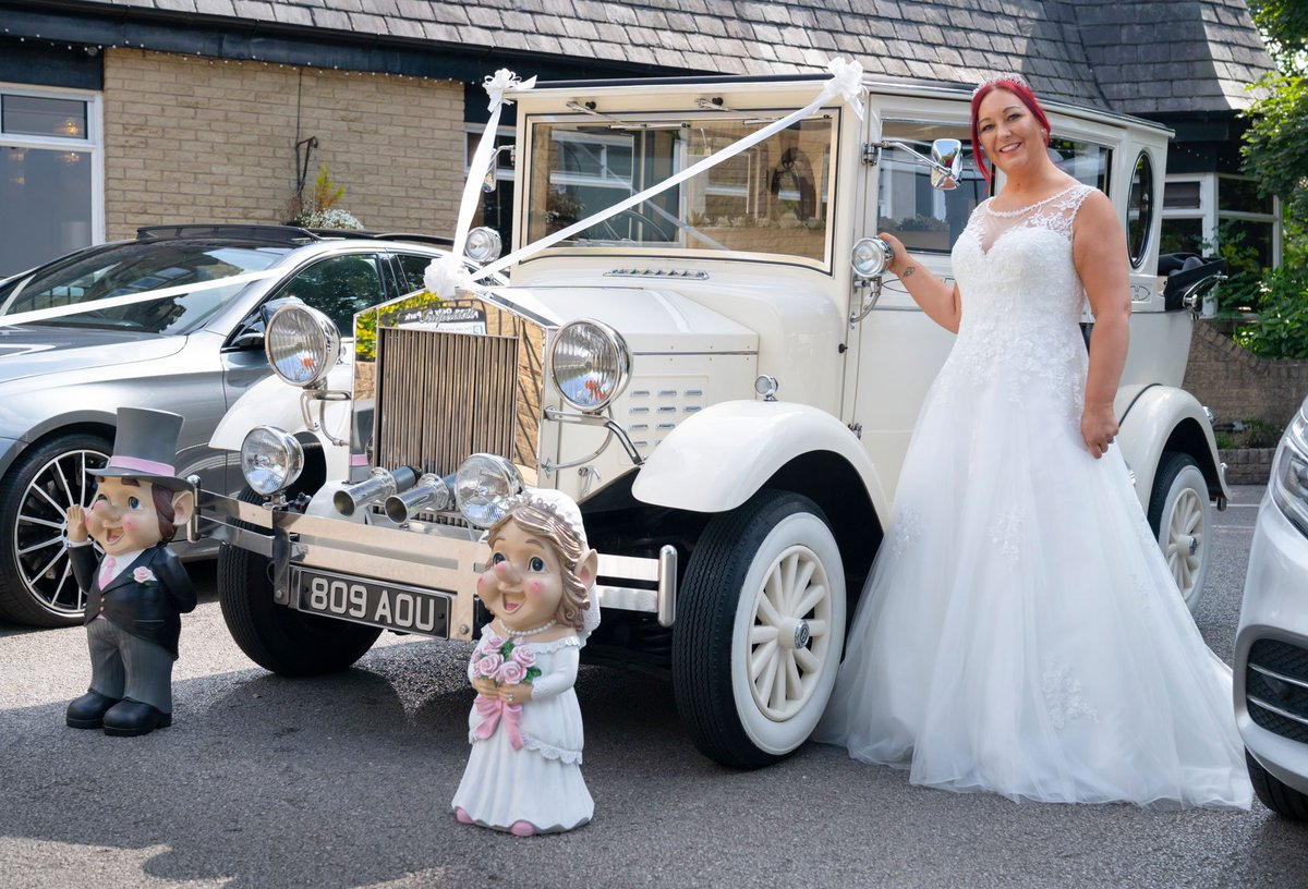 RochdaleCouncil's tweet photo. Lots of #weddinginspiration from fantastic local businesses today at #RochdaleWeddingShow @norton_grange 💕 https://t.co/d4DyJVZetE